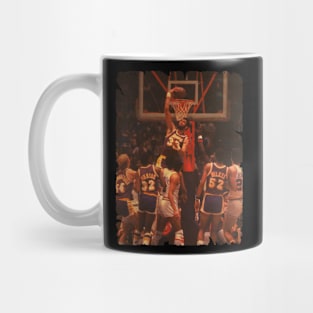 Kareem Abdul Jabbar - Vintage Design Of Basketball Mug